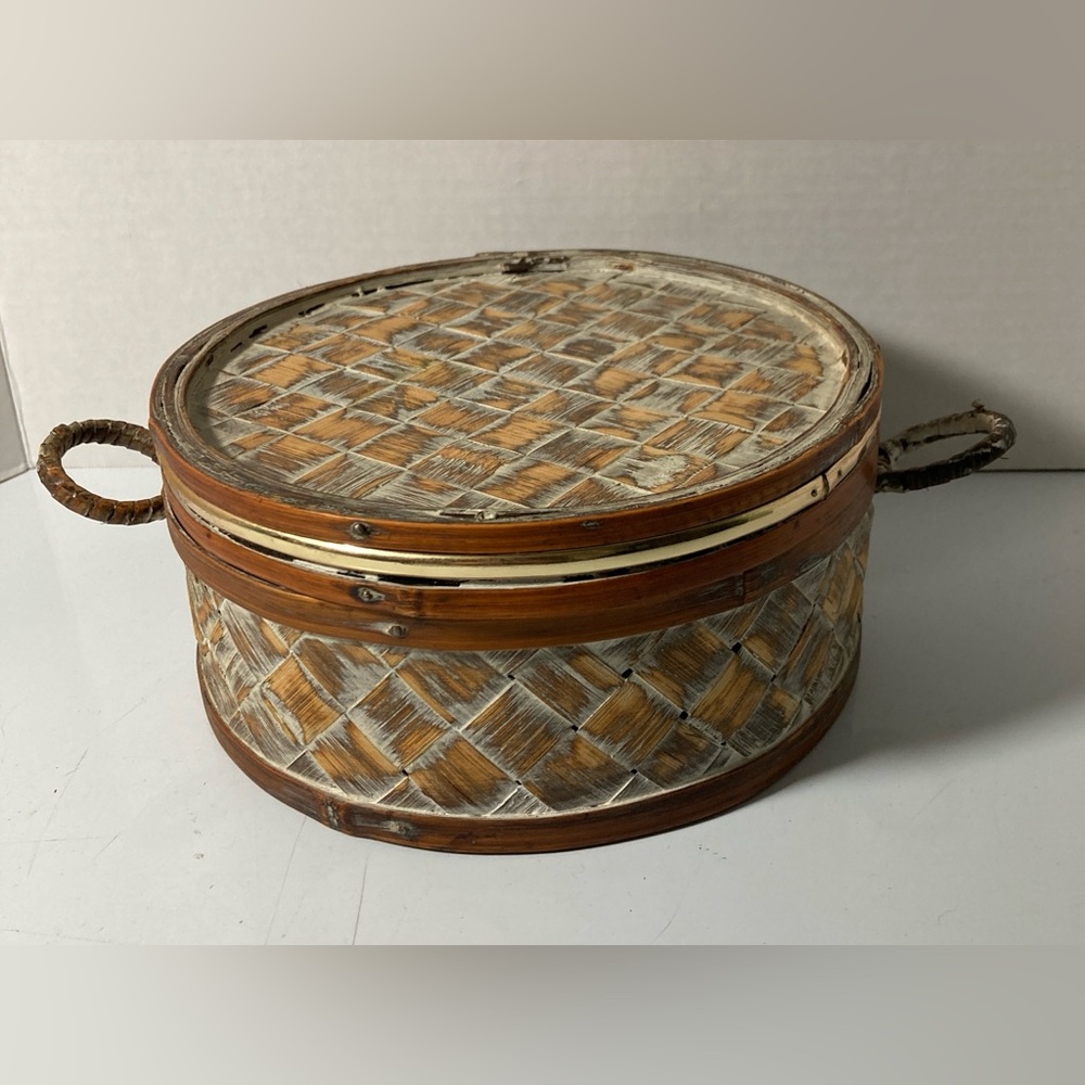 Basket weaved basket in good condition. Sold as pictured .Great for decor.